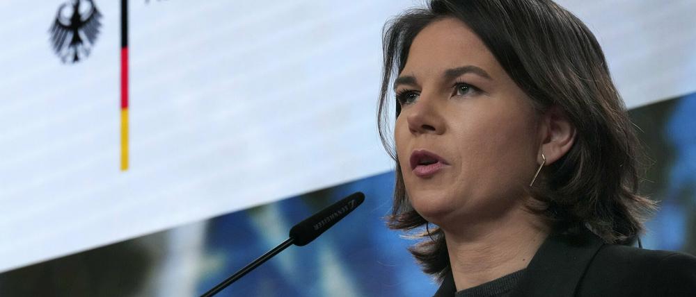 Ihre Partei lehnte das Mandat zum Kampf gegen den IS immer ab - nun verantwortet Außenministerin Annalena Baerbock seine Verlängerung.