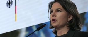 Ihre Partei lehnte das Mandat zum Kampf gegen den IS immer ab - nun verantwortet Außenministerin Annalena Baerbock seine Verlängerung.