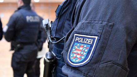 Polizisten nahmen den Mann vorübergehend fest.