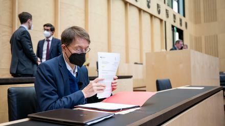 Nimmt er die Pflege nicht mehr so wichtig? Gesundheitsminister Karl Lauterbach (SPD).