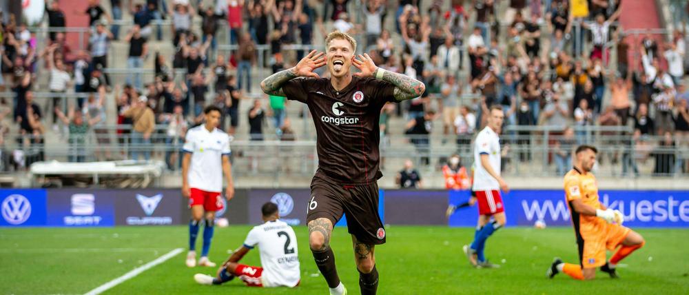 Grund zum Jubel: Der FC St. Pauli steht nach 18 Spielen auf Platz eins vor dem Überraschungsteam Darmstadt 98.