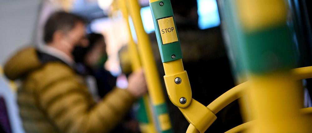Den Busbetrieb muss die BVG wegen der vielen Corona-Fälle einschränken.