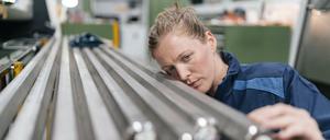 Die Industrie wächst in der Region zwar trotz der Pandemie – doch die Probleme im Lieferverkehr und die Materialknappheit bremsen den Erfolg.