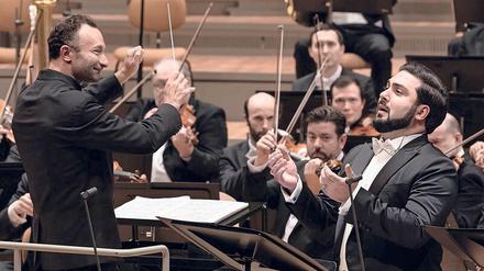 Dirigent Kirill Petrenko (links) und Liparit Avetisyan als rettender Ritter Vaudémont. 