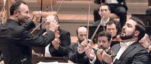 Dirigent Kirill Petrenko (links) und Liparit Avetisyan als rettender Ritter Vaudémont.