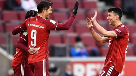 Robert Lewandowski (9) traf in Köln dreimal.