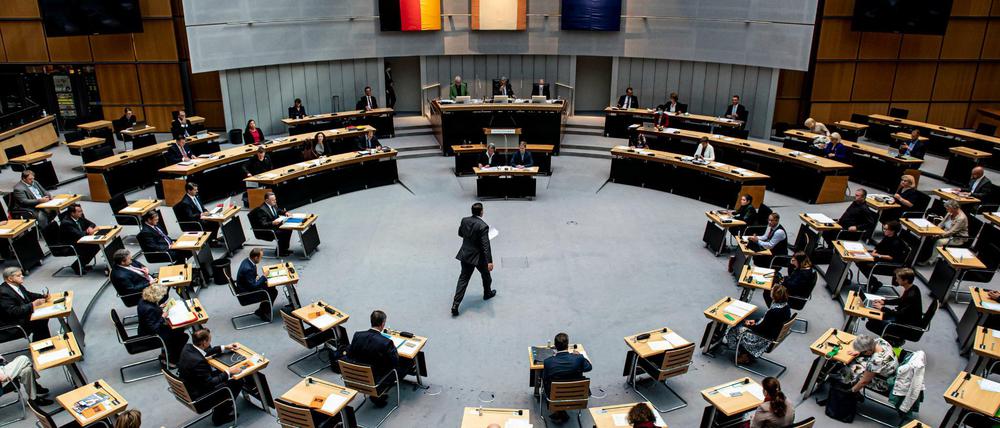 Im Plenum des Abgeordnetenhauses stimmten SPD, Grüne, Linke, CDU und FDP am Donnerstag geschlossen gegen die AfD-Kandidaten für den Ausschuss für Verfassungsschutz.