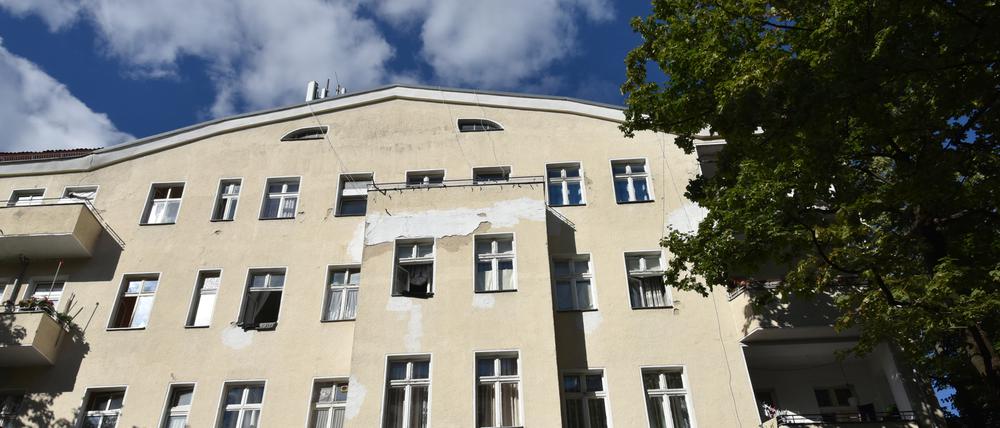 Von außen wirkt das Mietshaus eher unscheinbar.