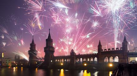 Ob der Himmel hinter der Oberbaumbrücke in diesem Jahr zu Silvester wieder so hell leuchtet?