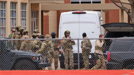 Ein Spezialeinsatzkommando befreite die Geiseln in der Synagoge in den USA.