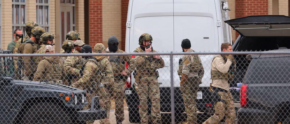 Ein Spezialeinsatzkommando befreite die Geiseln in der Synagoge in den USA.