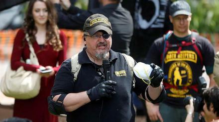 Der Gründer der rechten Miliz „Oath Keepers“ Stewart Rhodes hält eine Rede am Patriots Day.