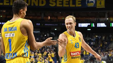 Alba-Kapitän Luke Sikma (re.) möchte mit seinem Team international wieder in die Spur finden.