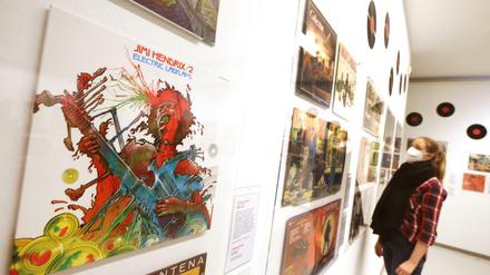 Das Plattencover für eine Langspielplatte von Jimy Hendrix, entworfen von Philippe Druillet, ist eines der Exponate. 