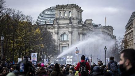 Viel Arbeit für die Staatsanwaltschaft. Seit Beginn der Pandemie hat die Berliner Anklagebehörde mehr als 11.000 Verfahren zu Verstößen bei Corona-Protesten und weiteren Straftaten eingeleitet.