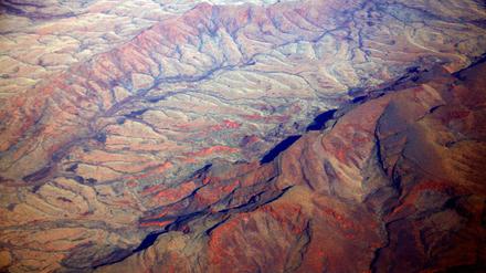 Ausgetrocknete Flussbetten und Hügel in der Region Pilbara in Westaustralien.