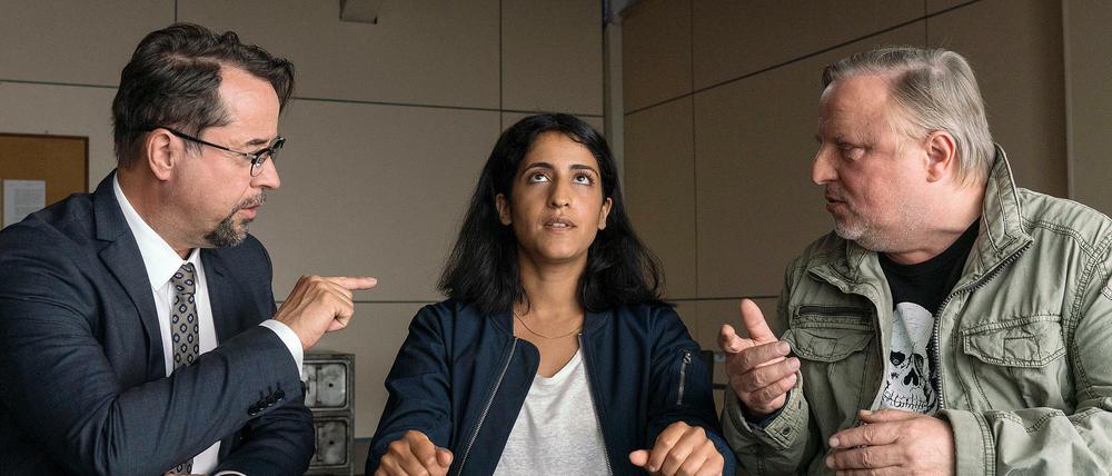 Eine neue Kollegin? Kommissarin Annika Kröger (Banafshe Hourmazdi) ermittelt im Mordfall Hartnack, in den offenbar auch Frank Thiel (Axel Prahl, rechts) involviert ist. Hilfe bekommt er jedoch von Professor Boerne (Jan Josef Liefers). 