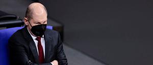 Die verschränkten Arme von Olaf Scholz nimmt die CDU als Zeichen, dass er außenpolitisch nicht handeln will.