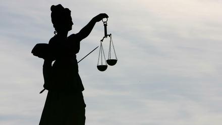Die Göttin Justitia ist das Symbol für Gerechtigkeit und Justiz. 