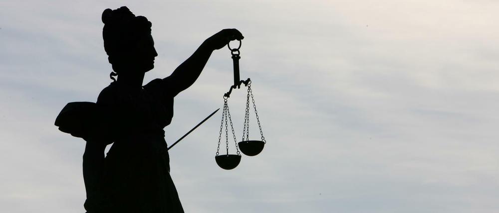 Die Göttin Justitia ist das Symbol für Gerechtigkeit und Justiz. 