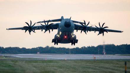 Ein Transportflugzeug der Bundeswehr wurde der Überflug über Mali am Mittwoch verweigert.