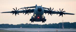 Ein Transportflugzeug der Bundeswehr wurde der Überflug über Mali am Mittwoch verweigert.