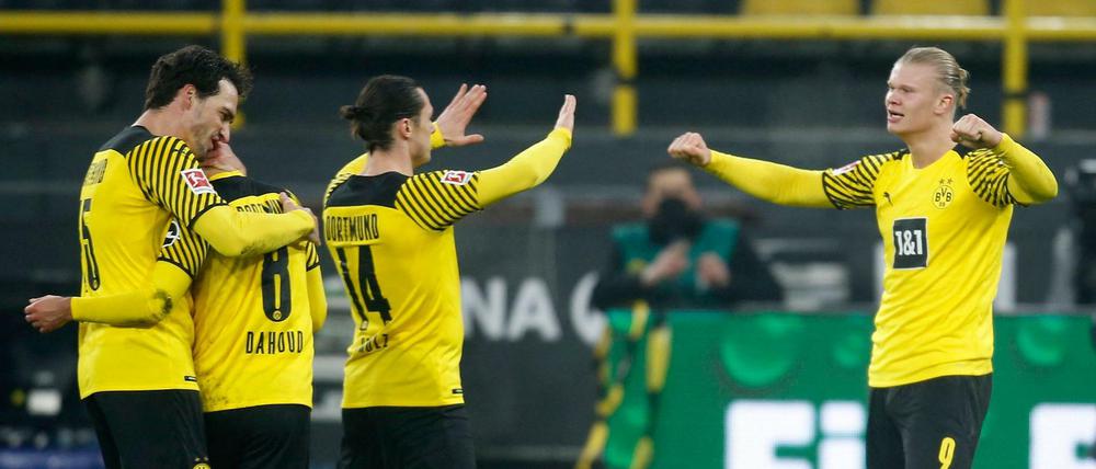 Er schießt wieder Tore: Erling Haaland empfängt Teamkollegen zum Jubel. 