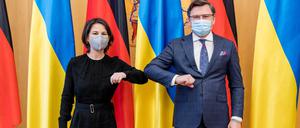 Die neue Bundesaußenministerin Annalena Baerbock (Die Grünen) traf am Montag ihren ukrainischen Kollegen Dmytro Kuleba in Kiew.