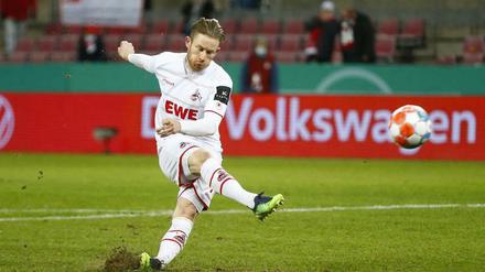 Florian Kainz traf alles Mögliche bei seinem Elfmeter, sogar das Tor. Aber der Treffer zählte nicht.