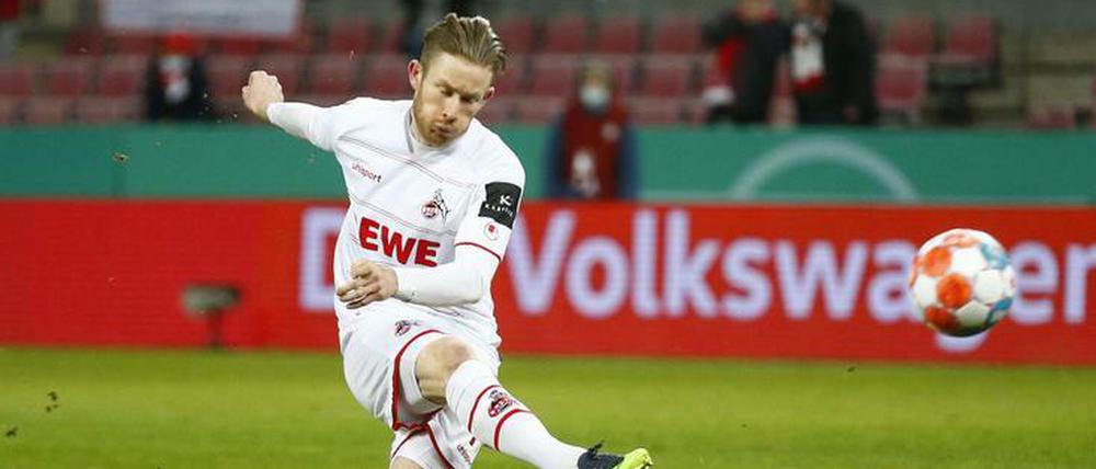 Florian Kainz traf alles Mögliche bei seinem Elfmeter, sogar das Tor. Aber der Treffer zählte nicht.