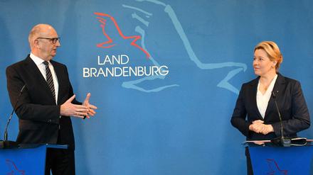 Franziska Giffey, Regierende Bürgermeisterin von Berlin, und Dietmar Woidke, Brandenburger Ministerpräsident, (beide SPD) am Montag in Potsdam. 