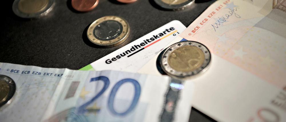 Infolge der Beitragserhöhung müssen Versicherte schlimmstenfalls mit jährlichen Mehrkosten von 261 Euro jährlich rechnen.