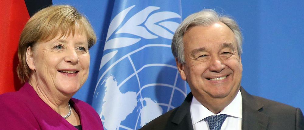 Die damalige Bundeskanzlerin Angela Merkel (CDU) und UN-Generalsekretär Antonio Guterres im November 2019 in Berlin