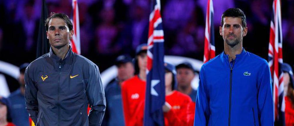 Rafael Nadal (l.) und Novak Djokovic standen sich 2019 im Finale gegenüber. Der Spanier würde aktuell lieber über Sport sprechen.