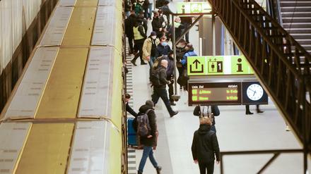 Zu Stoßzeiten weniger Züge. Darauf müssen sich U-Bahnpassagiere teilweise einstellen.