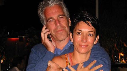 Ein älteres Bild von Ghislaine Maxwell mit ihrem Ex-Partner Jeffrey Epstein