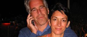 Ein älteres Bild von Ghislaine Maxwell mit ihrem Ex-Partner Jeffrey Epstein