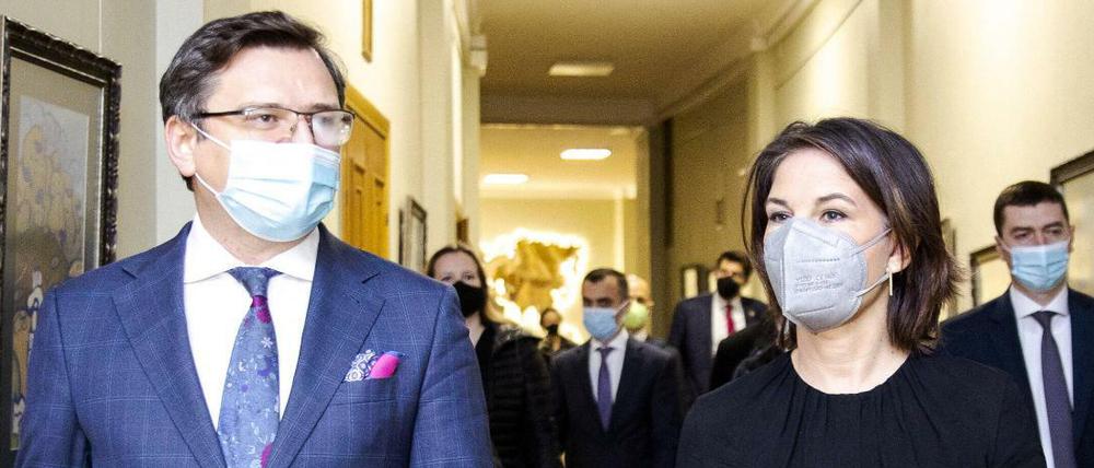 Bundesaußenministerin Annalena Baerbock trifft ihren ukrainischen Amtskollegen Dmytro Kuleba in Kiew.