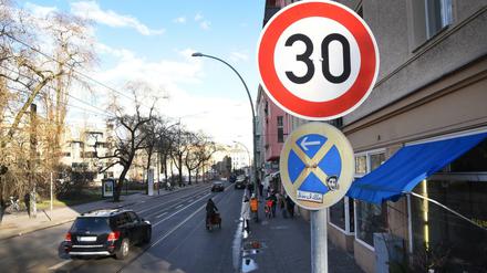 Berlin, der Bereich an der Invalidenstraße, an dem im vergangenen Jahr ein schwerer Unfall mit einem SUV und mehreren Toten passierte.