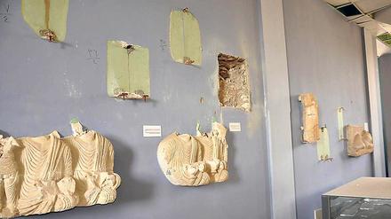 Spuren der Zerstörung. Blick ins Nationalmuseum von Palmyra nach den Attacken des Islamischen Staats.)
