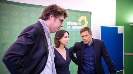 Erneut in der Defensive: Bundesgeschäftsführer Michael Kellner (l.) und die Grünen-Chefs Annalena Baerbock und Robert Habeck. 