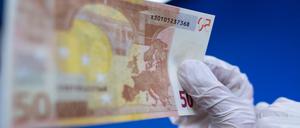 Bei den Ermittlungen geht es um die Herstellung und den Kauf von Falschgeld.