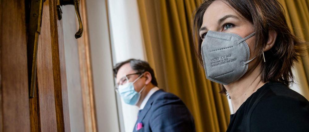 Er will Waffen haben, sie will keine liefern: der Außenminister der Ukraine, Dmytro Kuleba, und Bundesaußenministerin Annalena Baerbock in Kiew.