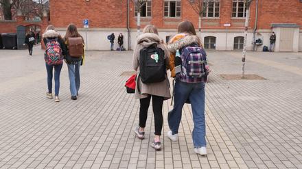 Gemeinsamer Schulweg – statt einsam und alleine vor dem Rechner zu sitzen.