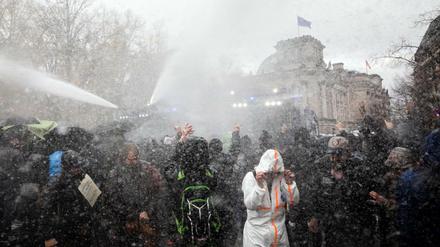 Seltenes Bild. Die Demonstration am 18. November 2020 ist für den Einsatz von Wasserwerfern in Erinnerung geblieben.