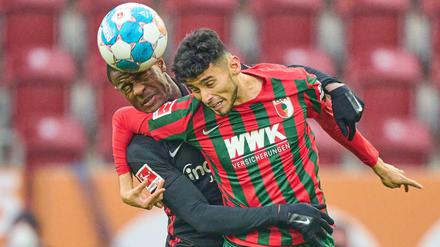 Zwei Spiele und immer noch kein Tor. Der von seinem Verein FC Augsburg bis zu Exzess gehypte Ricardo Pepi (r.) ist in der Bundesliga noch ohne Treffer.
