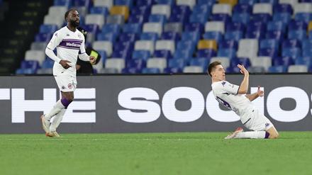 Er ballert wieder. Krzysztof Piatek traf gleich bei seinem Debüt für Florenz und feierte das Tor mit dem für ihn üblichen Pistolero-Jubel.