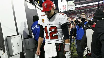 Das war es erst mal. Tampa Bay Buccaneers quarterback Tom Brady geht vom Feld.