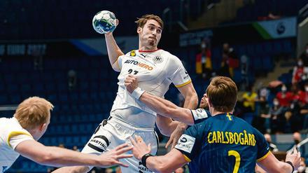 Debütanten-Ball. Hendrik Wagner absolvierte im Spiel gegen Schweden sein erstes Spiel für die DHB-Auswahl, musste sich aber rasch wieder auswechseln lassen. 