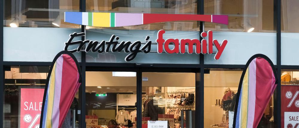 Bunte Fassade, entschlossenes Vorgehen: "Ernsting's Family" klagt gegen die Pflicht, 2G zu kontrollieren.
